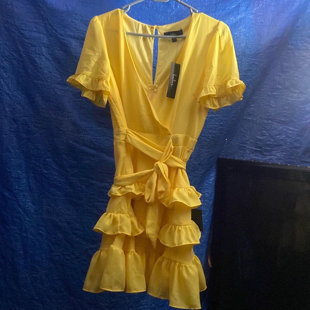NWT Adorable yellow Lulus sundress with ruffles size small